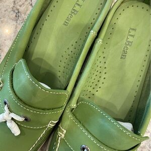 L.L. Bean Women's Vibrant Green Flats boat style slides size 10 without box